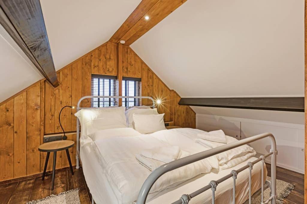 Uniek Houten Huis Nabij Bos En Plassen Hollandsche Rading Dış mekan fotoğraf
