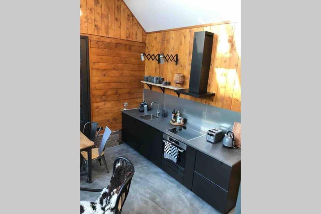 Uniek Houten Huis Nabij Bos En Plassen Hollandsche Rading Dış mekan fotoğraf